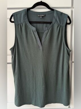 41 Hawthorn Dark Green Sleeveless Split V-Neck Tank